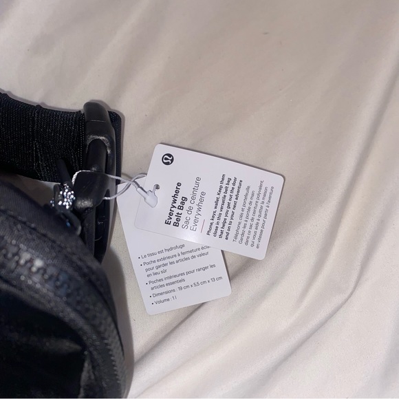 Lululemon everywhere belt bag black extended strap - Picture 3 of 4